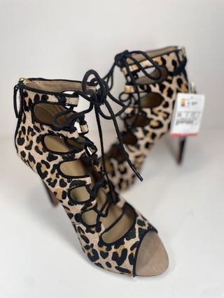 Sandalias abotinadas leopardo piel de potro Zara