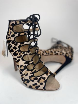 Sandalias abotinadas leopardo piel de potro Zara