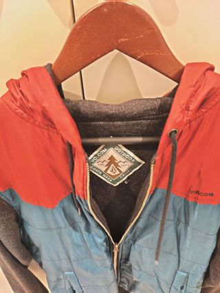 Chaqueta Volcom Azul y Roja Talla S