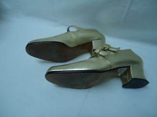 Zapatos dorados tacón ancho 34