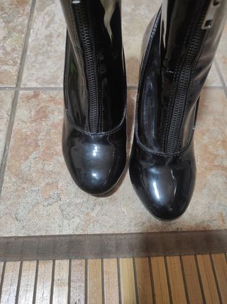 Botines de charol negros