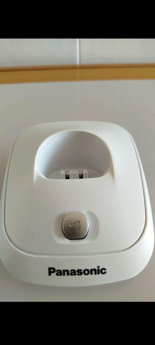Teléfono fijo inalámbrico digital Panasonic.