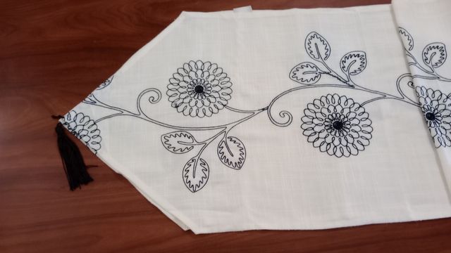 1 Mantel y 7 "Caminos de Mesa" (A80)