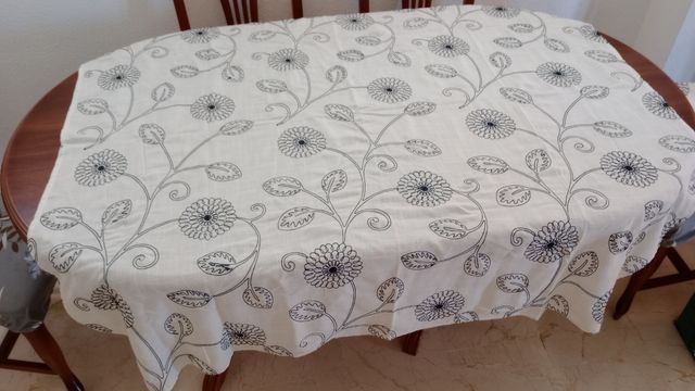 1 Mantel y 7 "Caminos de Mesa" (A80)