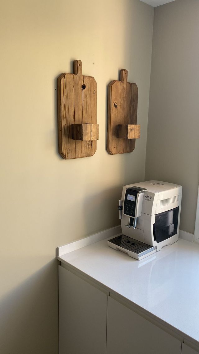 Tablas de madera reciclada con recipiente