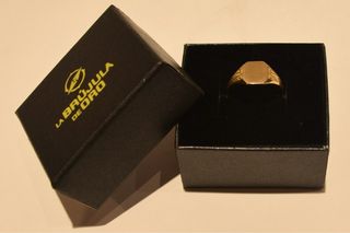 SELLO DE ORO 18K/3.7Gr