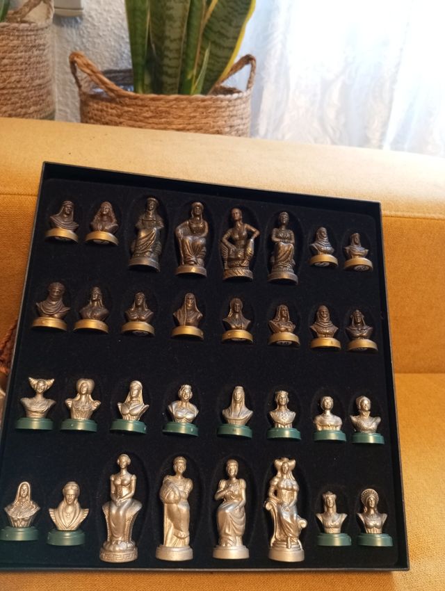 Vendo juego de damas moras y cristianas