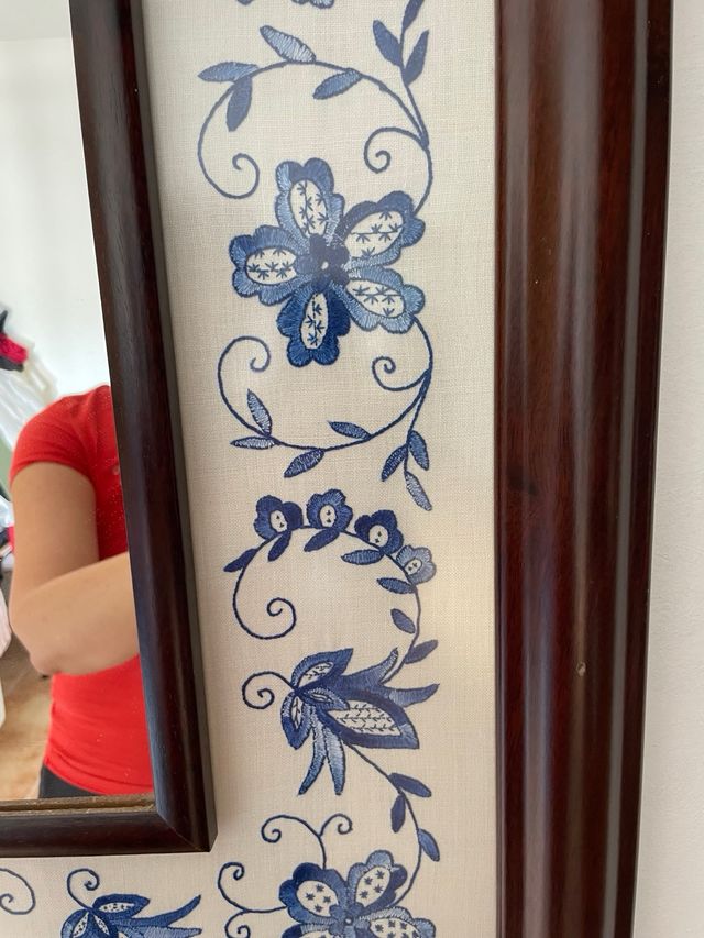 cuadro y espejo antiguo de punto mallorquin hecho