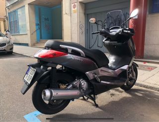 YAMAHA XMAX 250