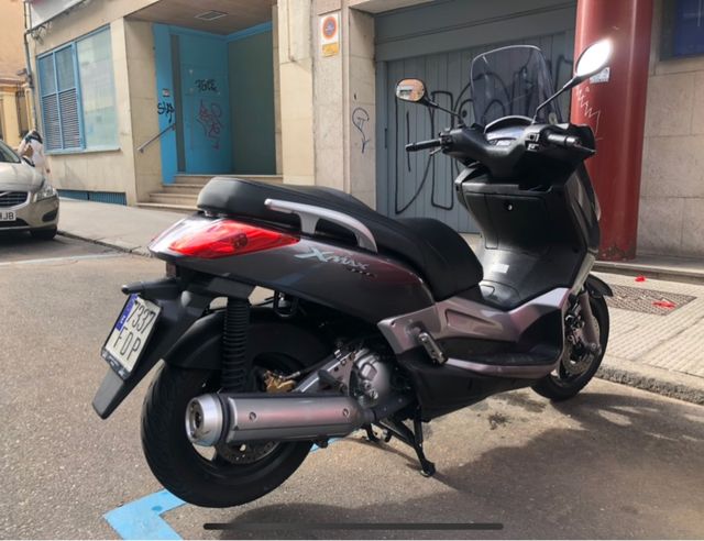 YAMAHA XMAX 250