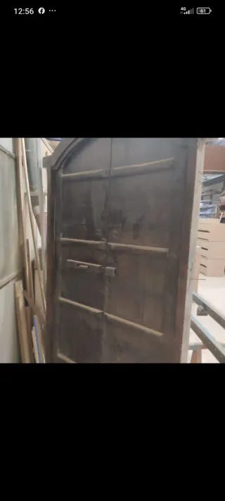 Puerta de madera antigua