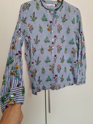 Blusa de rayas y flores de sfera basic
