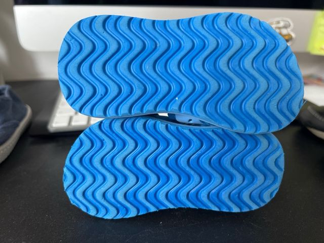 Sandalias niño piscina playa verano