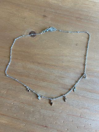Collar plateado de rayos