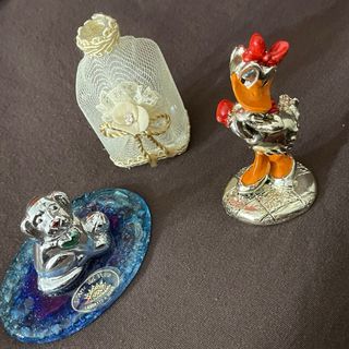 Tre oggetti soprammobili