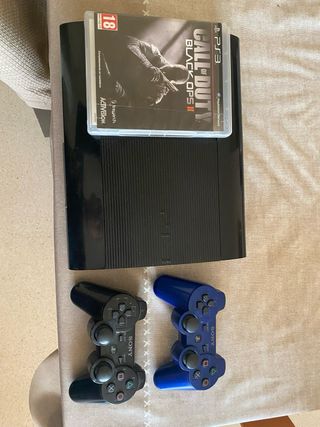 PlayStation 3 Super Slim + 2 Mandos + Black Ops 2