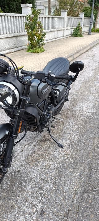 Ducati scrambler nightshift