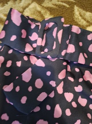 Falda midi con doble abertura