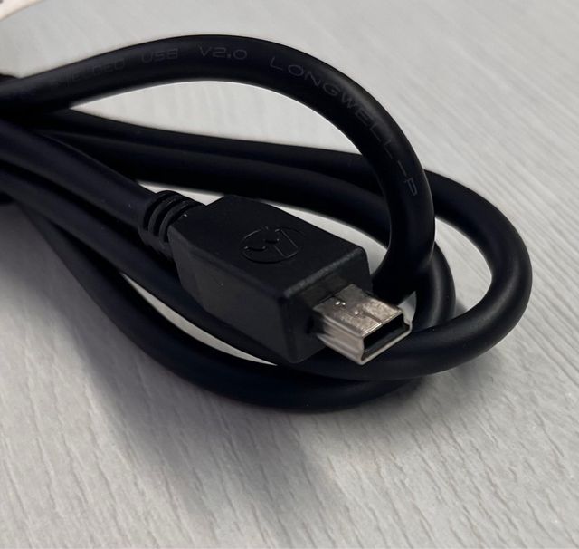USB tipo A a USB mini. Cable de 1 m.