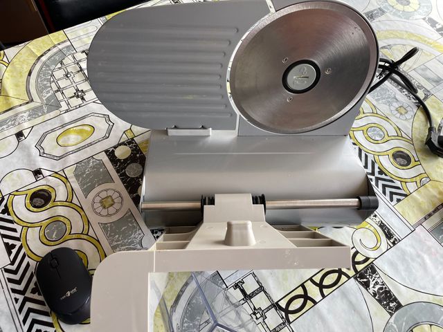 Affettatrice elettrica Ausonia