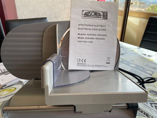 Affettatrice elettrica Ausonia