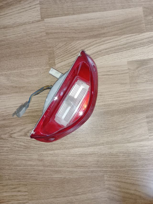 Faro trasero Yamaha teos