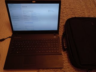 Vendo portátil y 4 moviles
