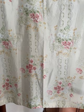 Cortina estamoada 108x146 cm.