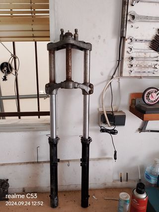 Suspensión delantera y tija derbi