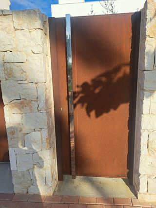 Fabricacion Puerta de paso diseño metálico óxido