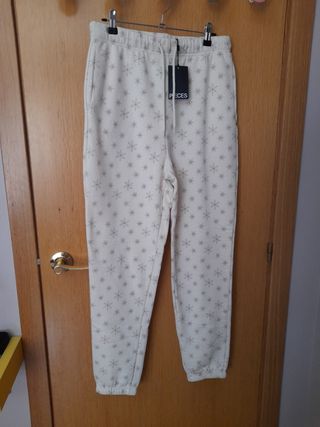Conjunto pantalón/sudadera marca Pieces