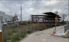 Parcela con edificio en construcción en Cabanillas