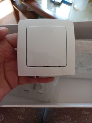Interruptor blanco sin usar