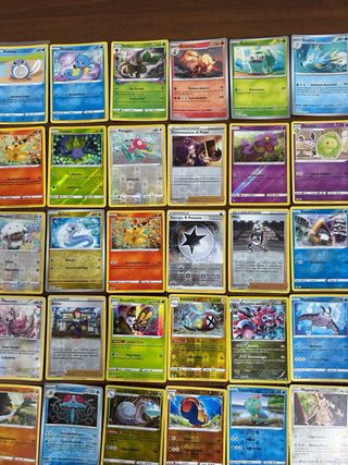 Set di 265 carte pokemon miste holo, reverse