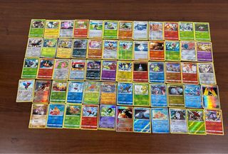 Set di 265 carte pokemon miste holo, reverse