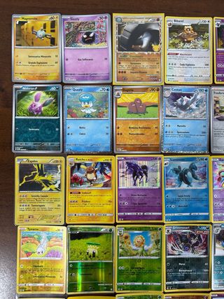 Set di 265 carte pokemon miste holo, reverse