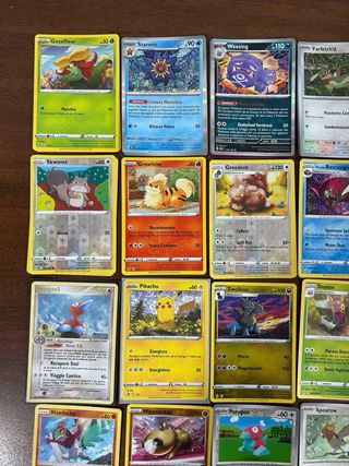 Set di 265 carte pokemon miste holo, reverse
