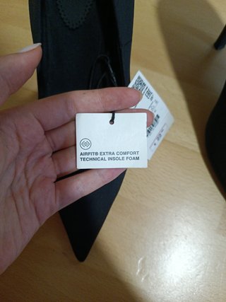 Tacones negros de punta