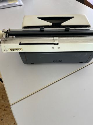 Máquina de escribir Olympia