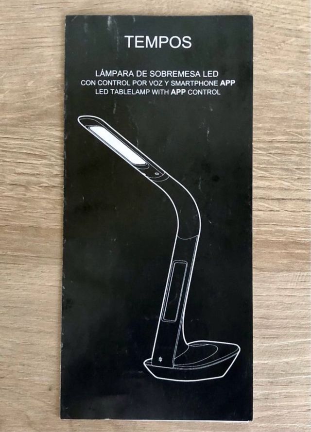 CANDEEIRO DE MESA LED PARA CONTROLO DE VOZ E APLICAÇÃO PARA SMARTPHONE