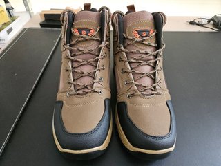 Bota de montaña de caballero trekking
