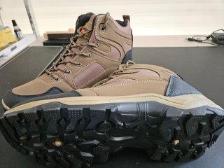 Bota de montaña de caballero trekking