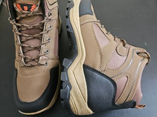 Bota de montaña de caballero trekking