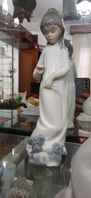 Figura Lladro/Nao Niña con Perro Zaphir