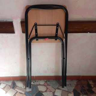 Sgabello richiudibile in legno e acciaio