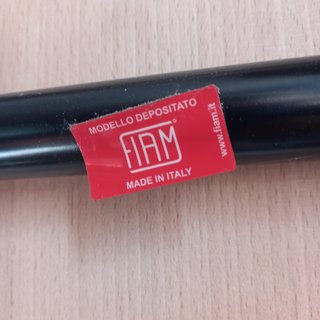 Sgabello richiudibile in legno e acciaio