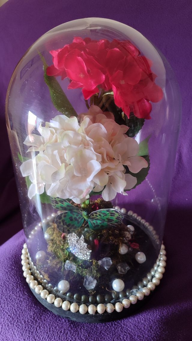 Arreglo floral en cúpula