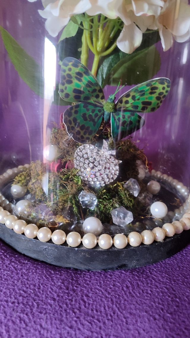 Arreglo floral en cúpula