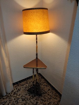 Lámpara de pie vintage. VENTA EN PERSONA
