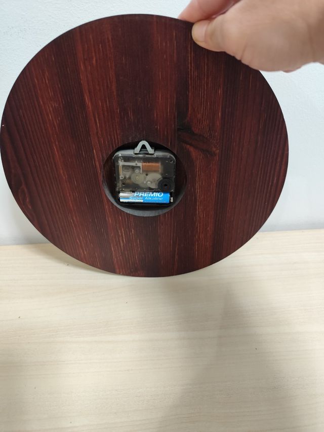 Reloj clásico de madera.Nuevo